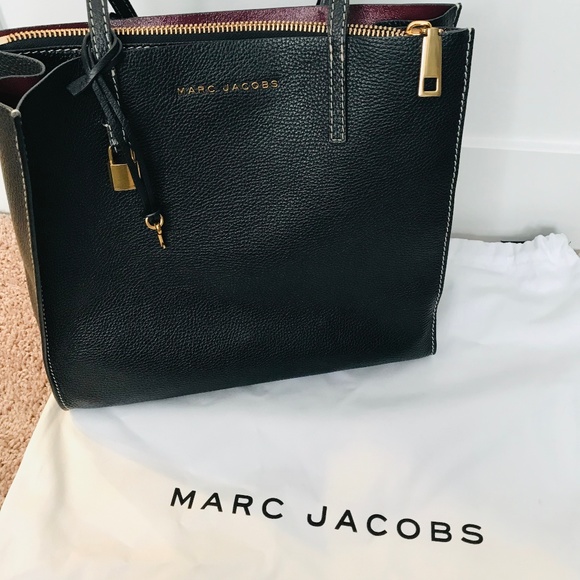 Marc Jacobs Handbags - Marc Jacobs The Grind East West Leather Tote